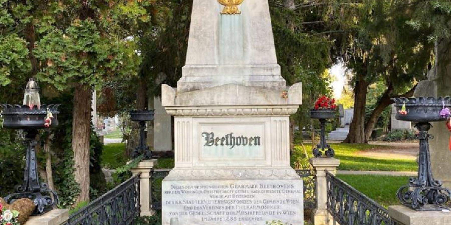 Beethoven&#039;s gravestone, decorated with flowers.