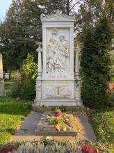 A photograph of the grave of Franz Schubert