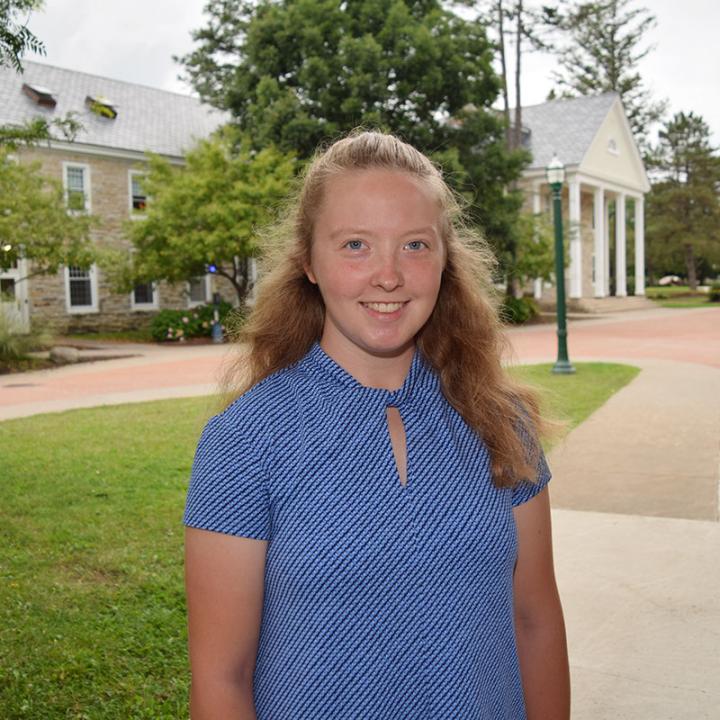 Head shot of Erika Looman