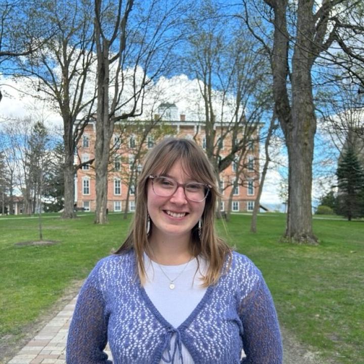 Headshot of Caitlin Erb