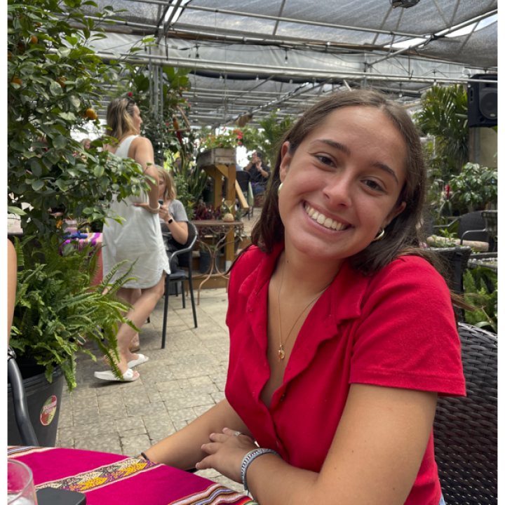 Hi! I&#039;m Leah this is me in my natural habitat, having brunch with friends at a local farm to table cafe!